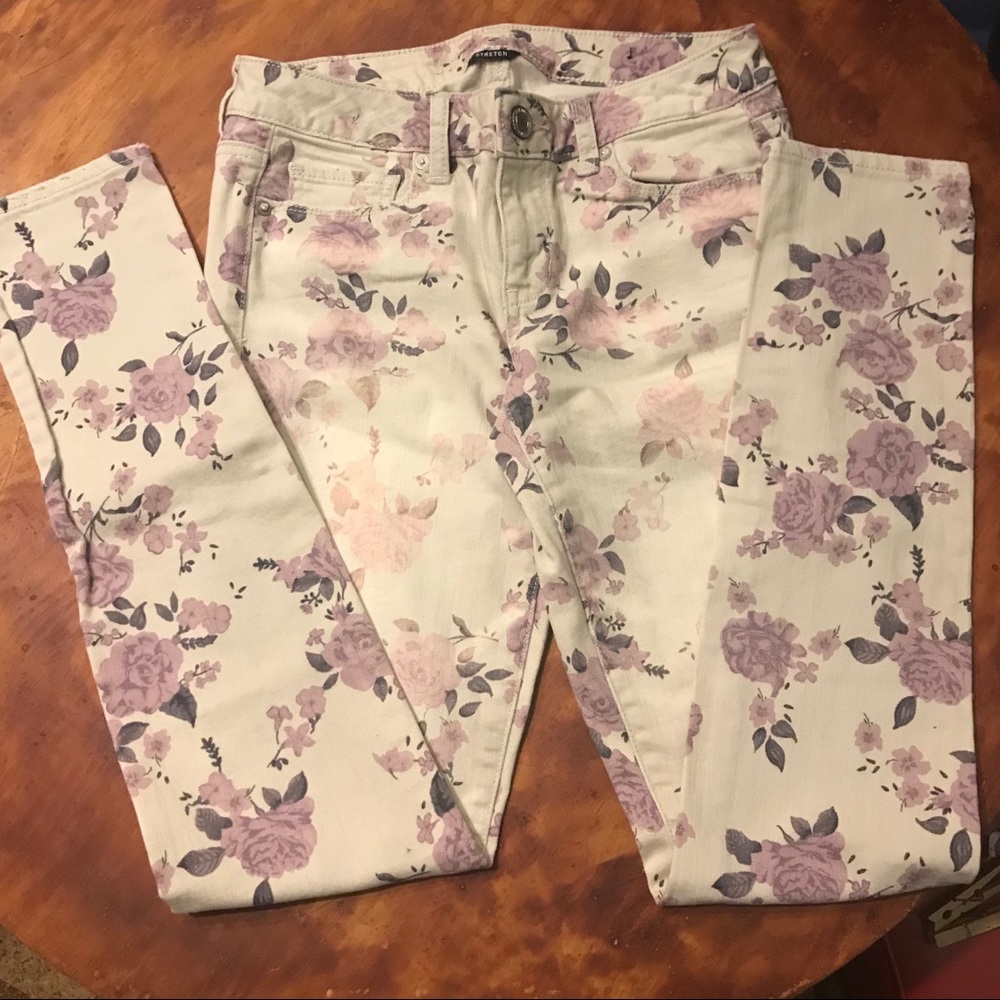 American Eagle size 4 floral jeans
